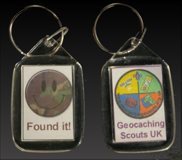 Geocaching Scout UK Keyring, Front and Back View